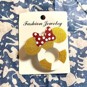 NWT Disney Minnie Mouse Brooch